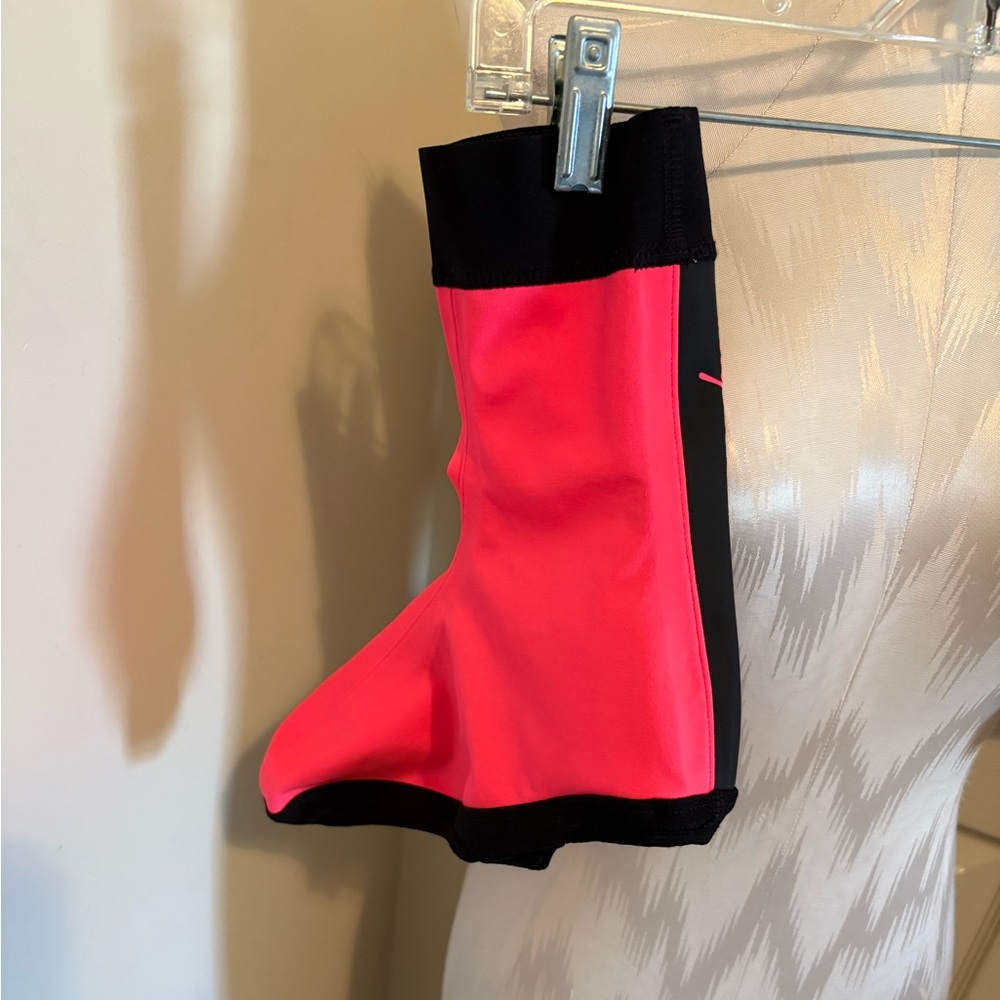 Rapha biking Black and Pink men’s shoe covers size L new $96 winter covers